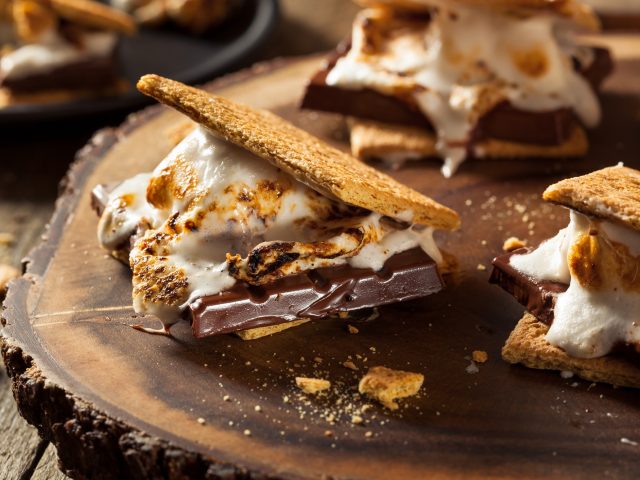 Homemade Gooey Marshmallow S'mores