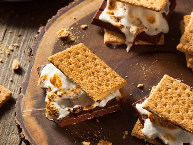 Homemade Gooey Marshmallow S'mores